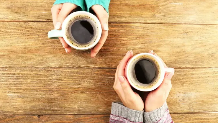 هل تبدأ يومك بالقهوة؟.. أخصائية قلب تقدم نصائح لتجنب آثارها الجانبية