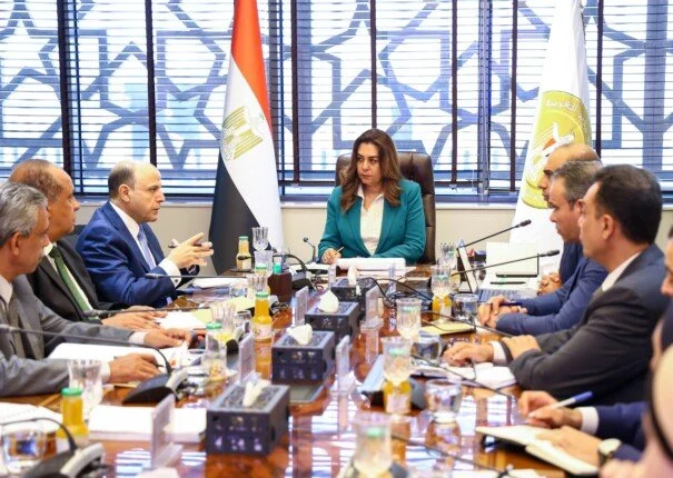 وزيرة التنمية المحلية ومحافظ الغربية يبحثان إحكام منظومة المخلفات.. وتوجيهات بإغلاق المقالب العشوائية