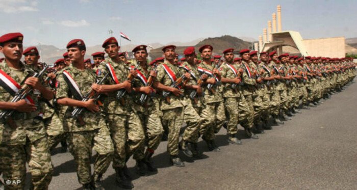 الجيش اليمني يستهدف عناصر ومعدات لميليشيا الحوثي بالطيران المسير – الأسبوع