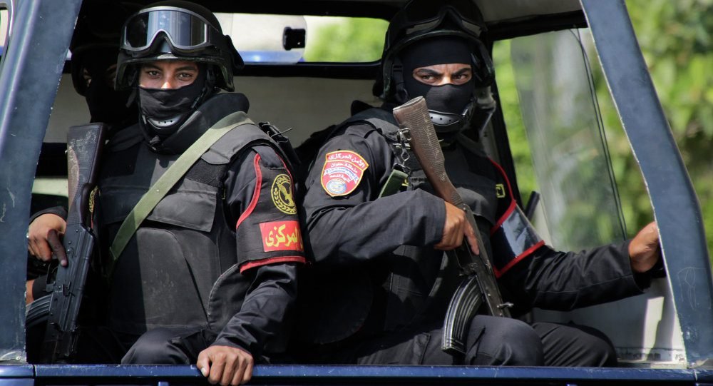 مضطرب نفسيًا.. ملابسات فيديو إساءة شخص لضباط الشرطة في البحيرة – الأسبوع