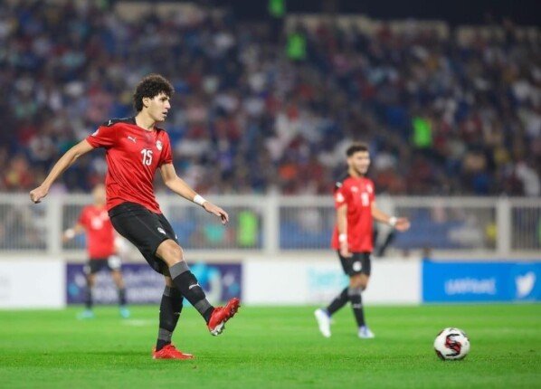 عمر فايد يصل روما تمهيدًا لإتمام انتقاله إلى فروزينوني الإيطالي «فيديو»