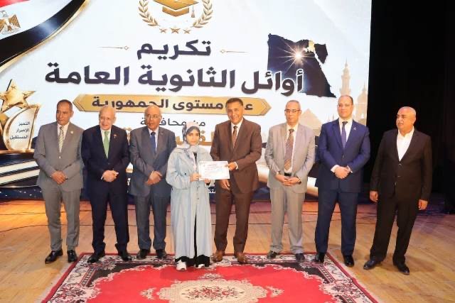 محافظ القليوبية يكرم أوائل الشهادات العامة بقصر ثقافة القناطر الخيرية – الأسبوع