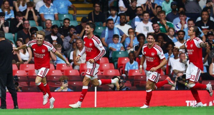 للمرة الـ18 في تاريخه.. أرسنال يتوج بكأس الدرع الخيرية بثلاثية تاريخية أمام مانشستر سيتي «فيديو»