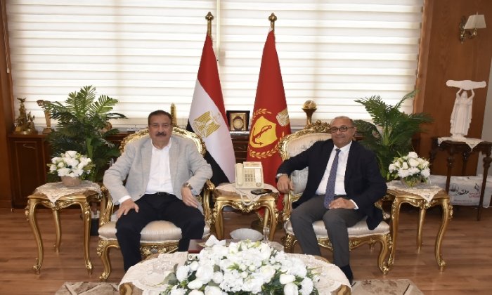 محافظ بورسعيد يبحث مع رئيس الغرفة التجارية آفاق التنمية الاقتصادية – الأسبوع