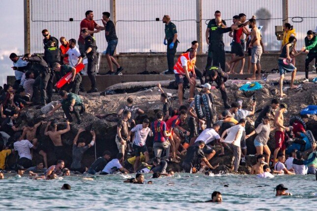 إسبانيا تستعد لنقل 500 طفل غير مصحوبين بذويهم من سبتة إلى البر الرئيسي – الأسبوع