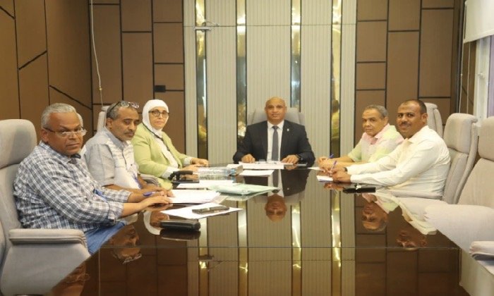 جامعة قنا تناقش قواعد قبول الطلاب والطالبات بالمدن الجامعية – الأسبوع