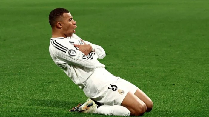 مبابي يعود لتدريبات ريال مدريد ويعلن التحدي: هدفنا حصد جميع الألقاب – الأسبوع