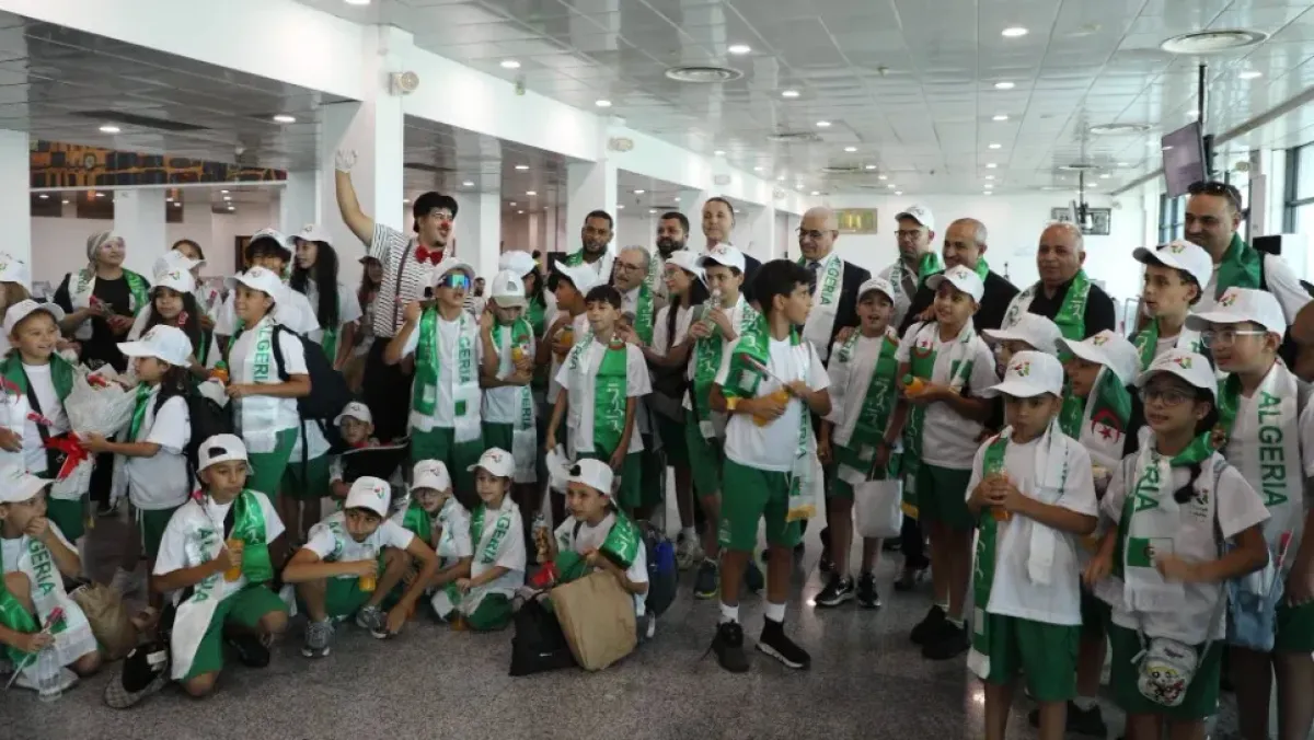 فوجان من أبناء الجالية بفرنسا يزوران الجزائر