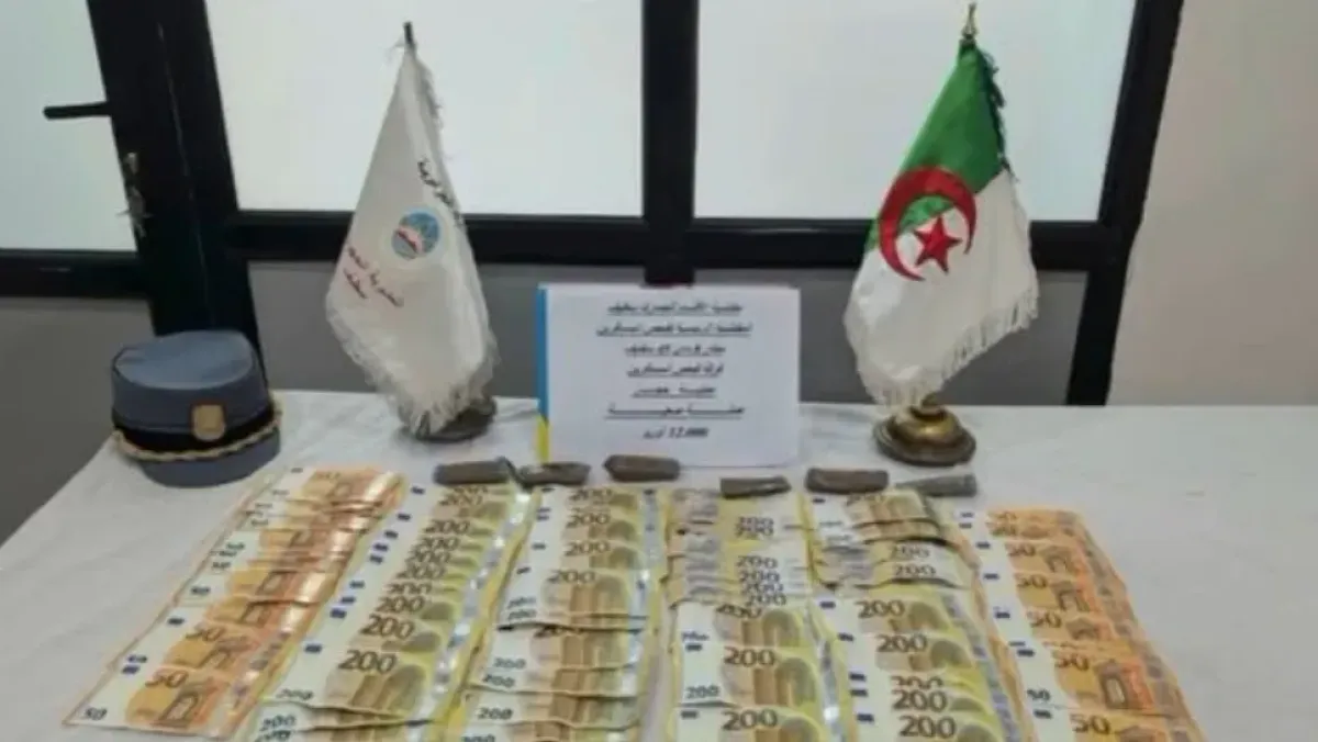 حجز عملة أجنبية غير مصرح بها بمطار سطيف