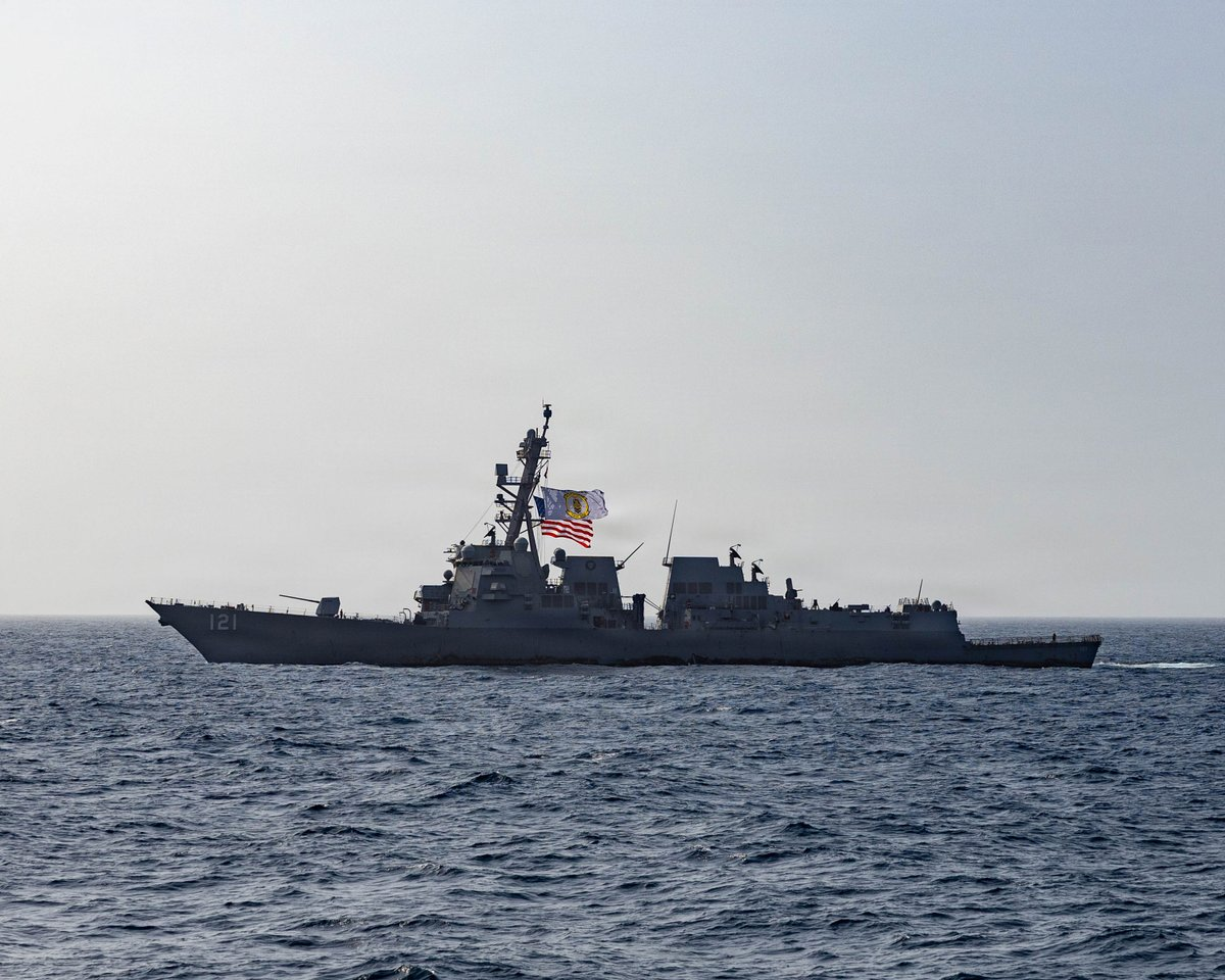 معركة “عضّ أصابع” في هرمز  ترفع إيران سقف مطالبها لفتح مضيق هرمز، وتشدد واشنطن الحصار على المضيق لإجبار طهران على التراجع.