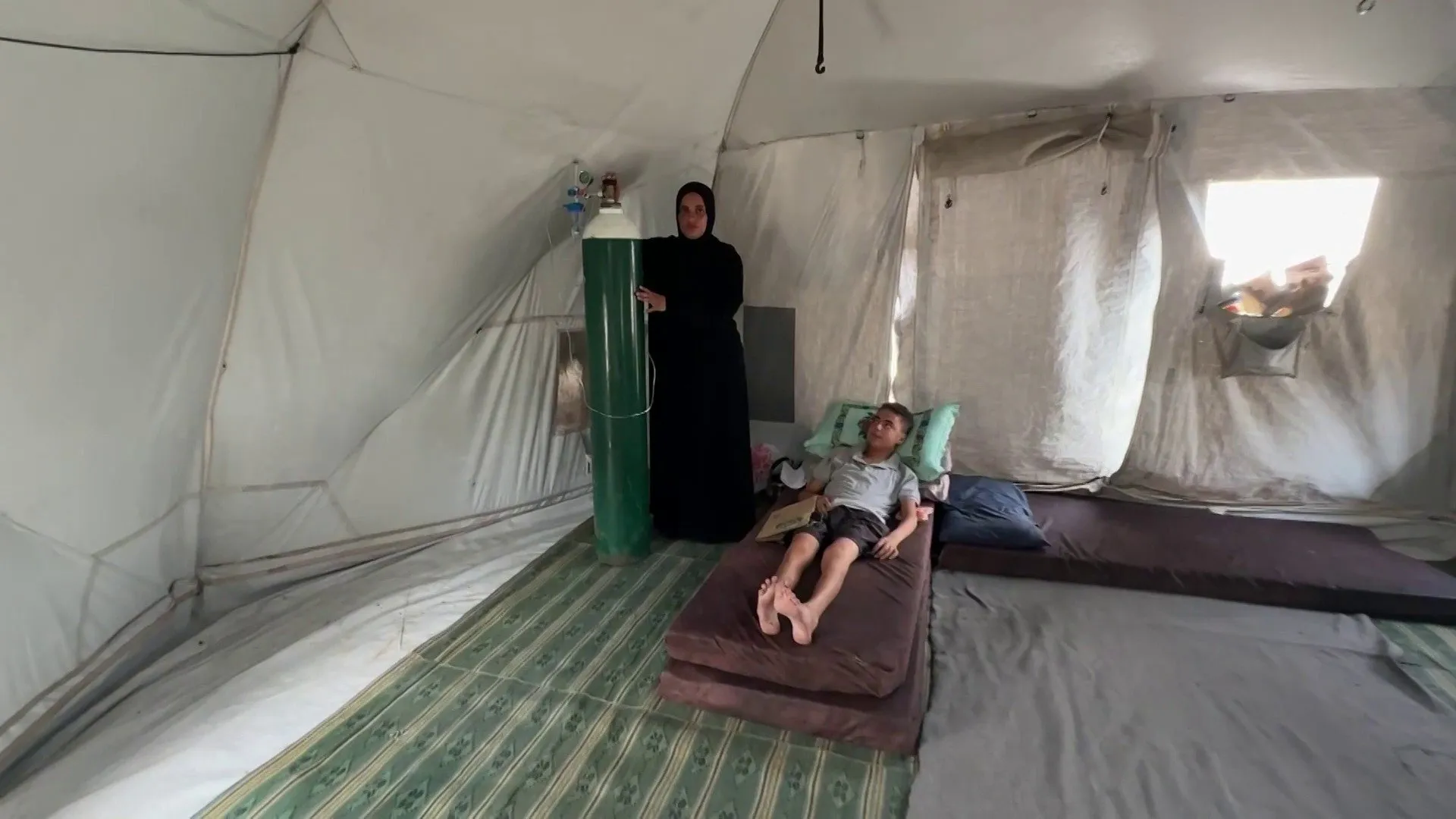 بلا هواء أو علاج.. 12 محطة أكسجين فقط تعمل بمستشفيات غزة | أخبار
