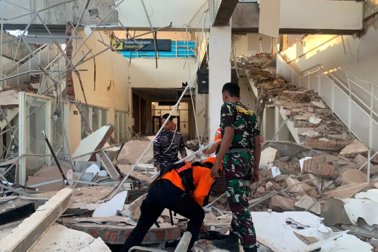 زلزال ثان يضرب إندونيسيا بعد ساعات من زلزال أودى بـ38 شخصا