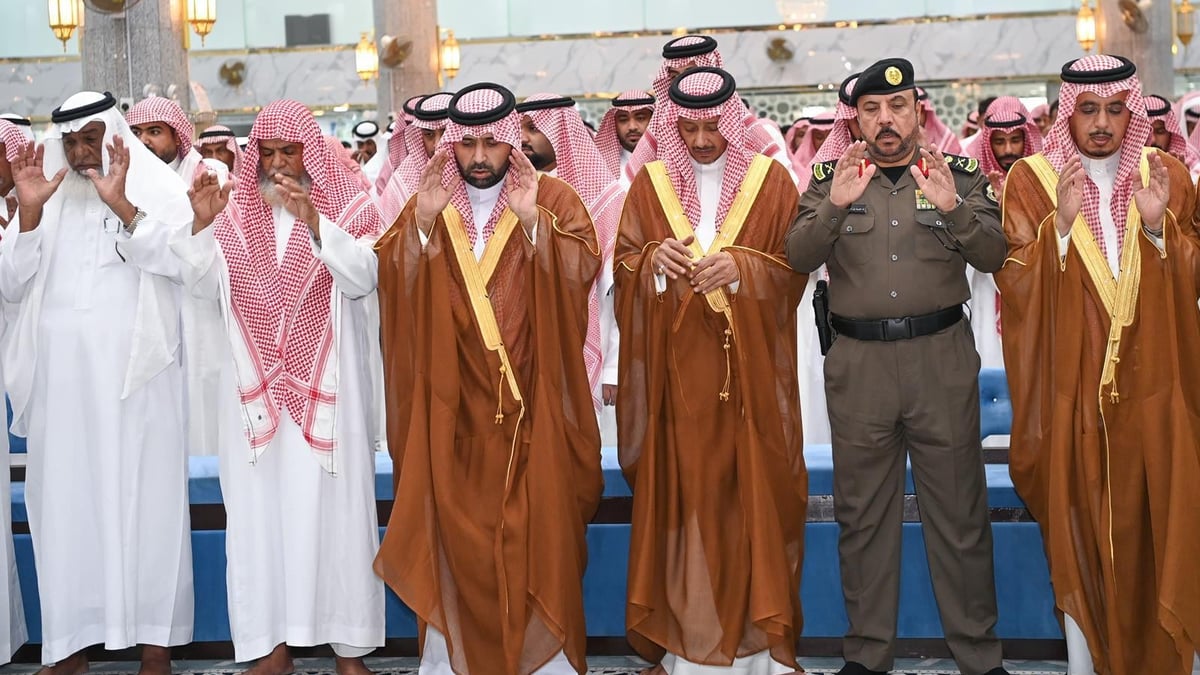 أمير منطقة جازان يؤدي صلاة الميت على ضحايا حريق صامطة