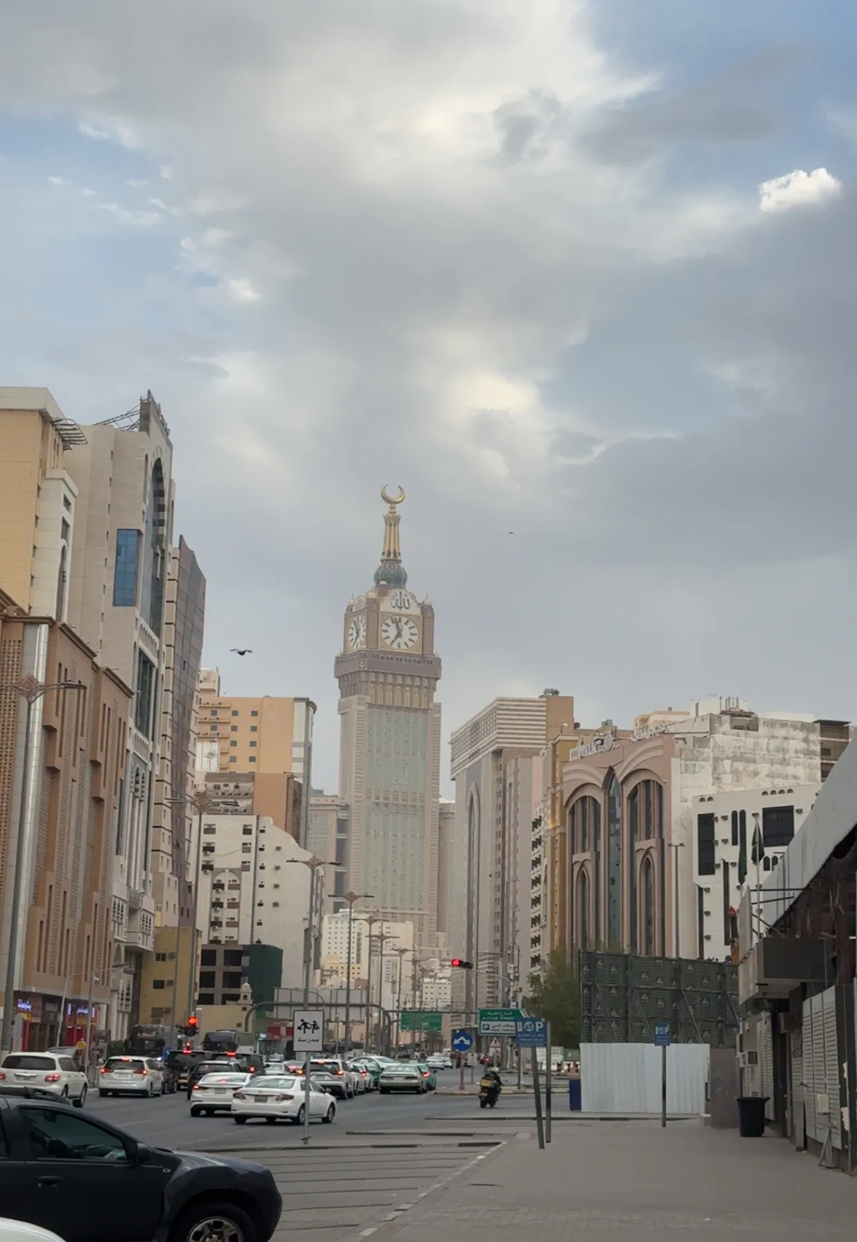 الأرصاد يُنبّه من رياح نشطة على مكة المكرمة وحائل وأمطار غزيرة على جازان