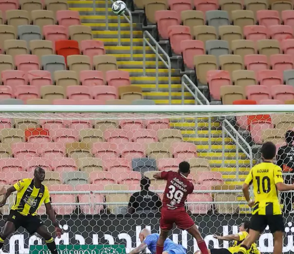 غياب الجماهير يثير التساؤلات في الاتحاد.. وكومباني: الملعب بعيد عن الامتلاء