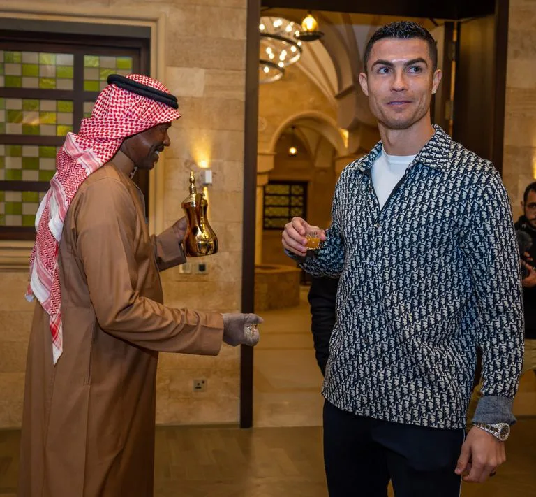 السعودية «مقر الإقامة الرسمي».. وثائق زواج رونالدو وجورجينا تكشف: فصلٌ تام للثروات ولا تبادل للألقاب
