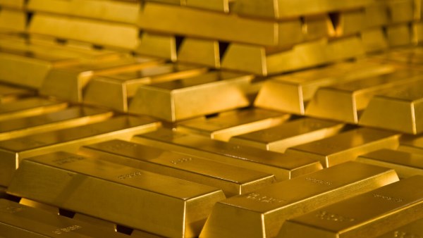 هولندا تنقل 86 طنًا من احتياطياتها من الذهب من الولايات المتحدة وكندا إلى بريطانيا.. لهذا السبب