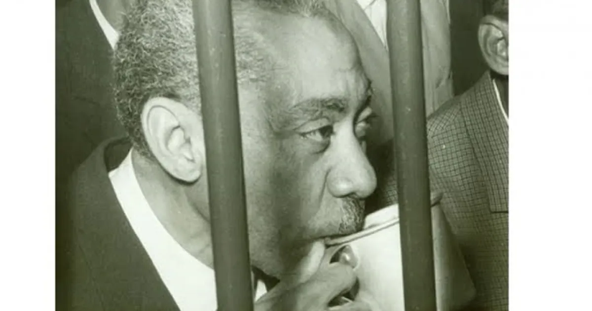 سيد قطب ومقولته.. الوطن حفنة من تراب عفن؟!