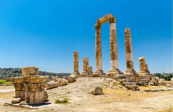 طقس معتدل وانخفاض طفيف على درجات الحرارة الخميس والجمعة…