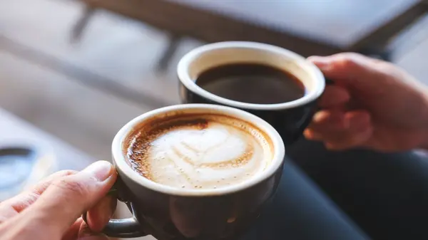 القهوة أم الشاي.. دراسة تكشف مفاجأة بشأن ضعف العظام
